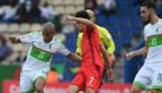 صحفي "فرانس فوتبول" يحذر تونس من استنساخ التجربة الجزائرية