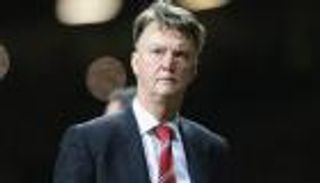 فان جال: حاولت ضم ليفاندوفسكي لمانشستر يونايتد