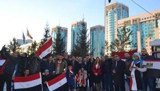 ناخبون أمام السفارة المصرية في كازاخستان