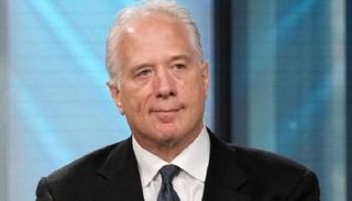 السياسي الأمريكي جول سيجال المستشار السابق في الكونجرس،