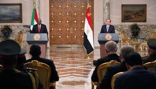 الرئيسان المصري والسوداني خلال مؤتمر صحفي بالقاهرة