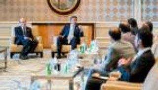 بالصور.. عبدالله بن زايد يلتقي وفد المستثمرين الإماراتيين في القاهرة