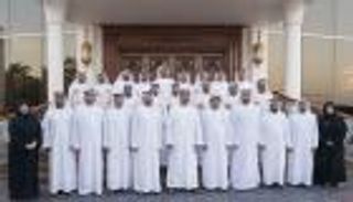 محمد بن زايد يستقبل فرق الهلال الأحمر الإغاثية العاملة في اليمن