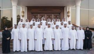 الشيخ محمد بن زايد يستقبل فرق هيئة الهلال الأحمر الإغاثية في اليمن