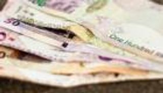 قطر تعترف بضخ المليارات لإنعاش عملتها المنهارة