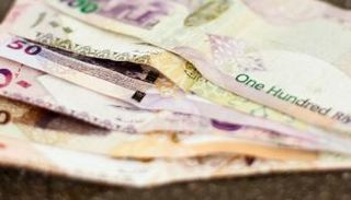 عملات ورقية قطرية فئات متنوعة