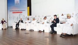 جانب من المؤتمر الذي أعلن خلاله عن كشف الغاز بحقل مبروك العماني