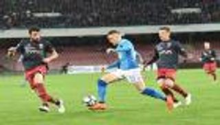 نابولي يُقلص الفارق مع يوفنتوس بفوز صعب على جنوى