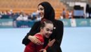 شما المزروعي تتابع فعاليات دورة الألعاب الإقليمية التاسعة بأبوظبي