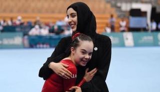 شما المزروعي تتابع فعاليات دورة الألعاب الإقليمية التاسعة بأبوظبي