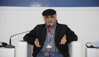 حبيب غلوم في معرض باريس للكتاب