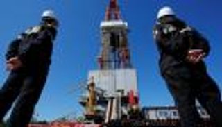 أسعار النفط ترتفع مع تراجع إنتاج فنزويلا وتوترات الشرق الأوسط 