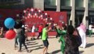 لاعبو الأولمبياد الخاص ومدربوهم يرقصون مع الجماهير بالألعاب الإقليمية