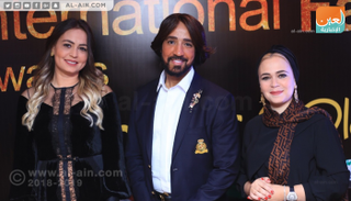 إيمان وابتسام جنون مع المصمم هاني البحيري