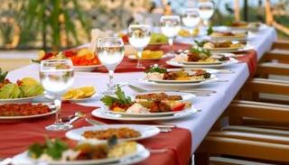 قائمة مكتوبة بالحبر السري في أحد مطاعم دبي