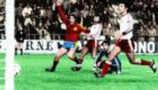 الكشف عن واقعة احتيال إسبانية لخطف بطاقة التأهل إلى يورو 1984