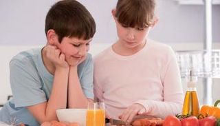 أفضل ٧ أطعمة تعزيز الذكاء 