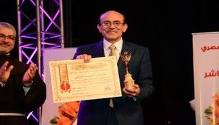 محمد صبحي يتسلم تكريم المركز الكاثوليكي 