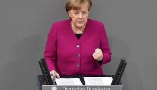أنجيلا ميركل خلال حديثها أمام نواب البوندستاج- أ.ف.ب