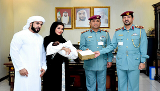 منح وسام الشيخ محمد بن زايد آل نهيان للطفل مايد يوسف إبراهيم