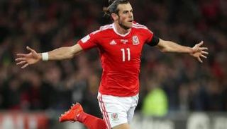 بيل يقود ويلز لفوز كبير