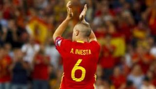 إنيستا يلمح للاعتزال الدولي