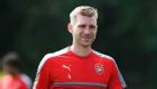 35 مليون جنيه إسترليني تقرب أرسنال من خليفة ميرتساكر