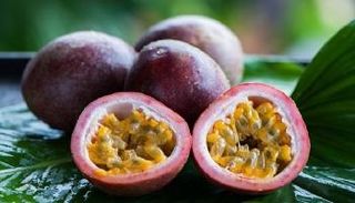 أطعمة تساعد على النوم