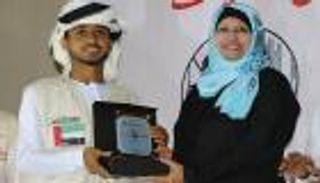 الهلال الأحمر الإماراتي يكرّم "أمهات جامعة عدن"