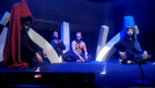 "المجنون" يحصد أبرز جوائز أيام الشارقة المسرحية