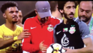 لاعب الوصل يعتذر عن واقعة مهدي علي