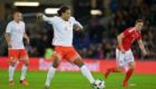 أغلى مدافع في العالم قائدا لهولندا أمام إنجلترا