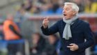 فان مارفيك يبدأ مسيرته مع أستراليا بهزيمة ثقيلة