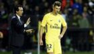 مدافع باريس سان جيرمان يؤكد رحيل إيمري الموسم المقبل