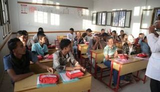  الهلال الأحمر الإماراتي ينظم محاضرات تثقيفية في تريم اليمنية