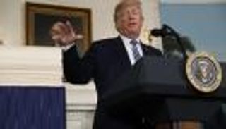 بلومبيرج: ترامب قد يطرد دبلوماسيين روس على خلفية أزمة الجاسوس