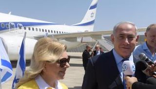 نتنياهو وزوجته سارة 