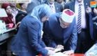  شيخ الأزهر يدلي بصوته في الانتخابات الرئاسية بمصر