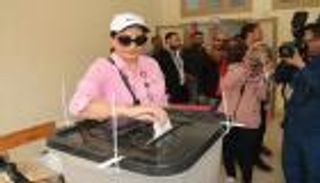 وفاء عامر تدلي بصوتها في الانتخابات الرئاسية المصرية