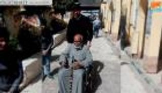 بالصور .. المسنون يمنحون مراكز الاقتراع بمصر "إكسير الشباب"