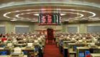 الصين تتحدى برنت والخام الأمريكي بتدشين عقود نفط آجلة باليوان