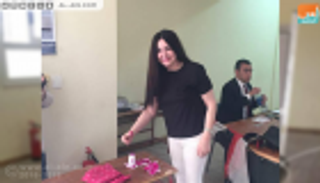 بالصور.. وفاء سالم بعد التصويت بالانتخابات: باحبك يا مصر