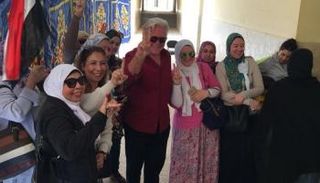 الفنان المصري حسين فهمي بعد الإدلاء بصوته في الانتخابات الرئاسية 2018