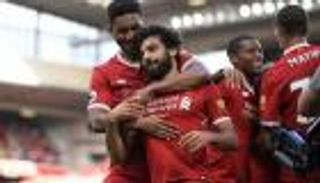 مدافع ليفربول يشيد بتألق صلاح وفان ديك 