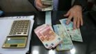 حكومة طهران تفشل في وقف انهيار قيمة الريال