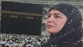 الهام شاهين في العمرة