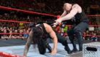 بروك ليسنر يكرر اعتداءه الوحشي على رومان رينز