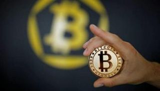 بيتكوين تتأرجح - رويترز