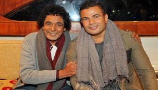 عمرو دياب ومحمد منير يدليان بصوتيهما في انتخابات الرئاسة في مصر