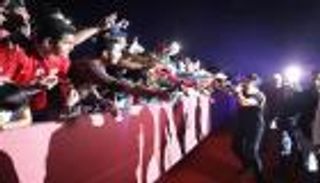 بالفيديو.. تامر حسني في حفل اليوبيل الذهبي لنادي الفجيرة